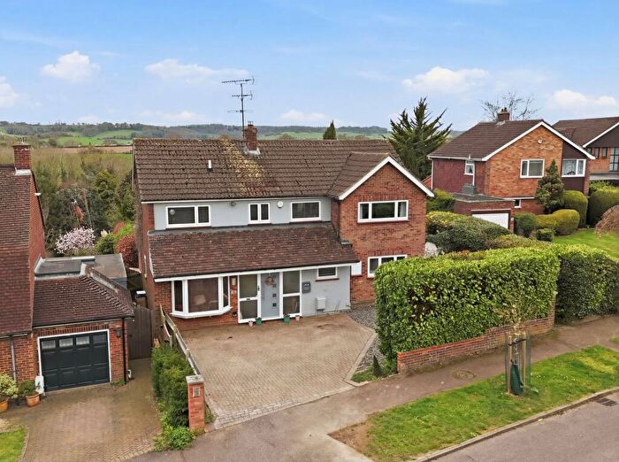 4 Bedroom Detached House For Sale In The Ridgeway, Hitchin, SG5