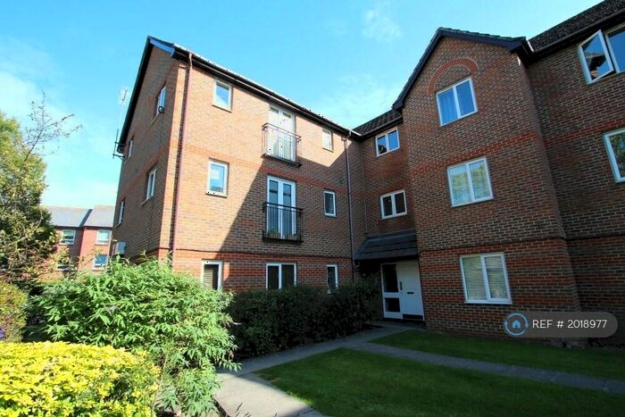2 Bedroom Flat To Rent In John Austin Close, Kingston, KT2