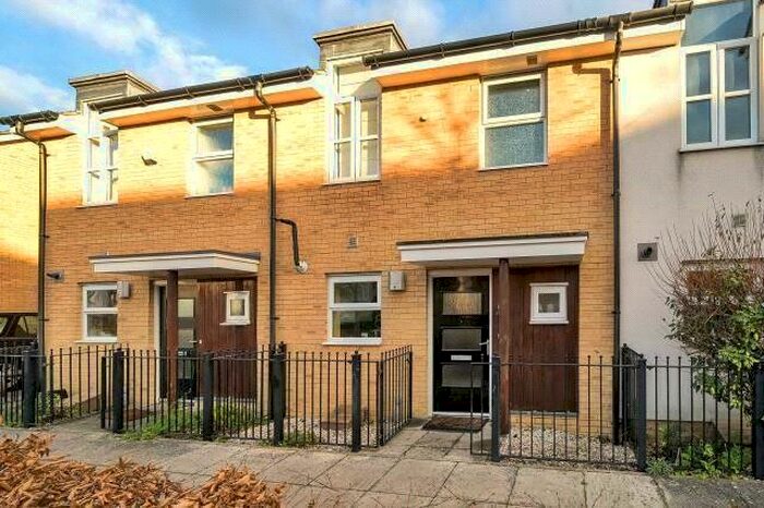 3 Bedroom Terraced House To Rent In Whale Avenue, Reading, Berkshire, RG2