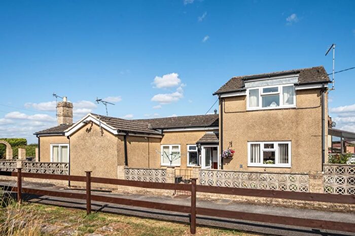 3 Bedroom Bungalow For Sale In Witney, Oxfordshire, OX29