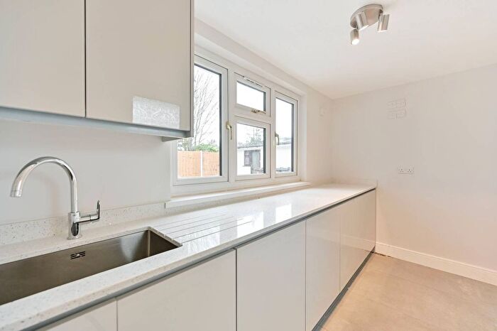 Studio To Rent In Hounslow Avenue, Hounslow, TW3