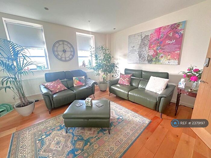 4 Bedroom Detached House To Rent In Buntingbridge Road, Ilford, IG2