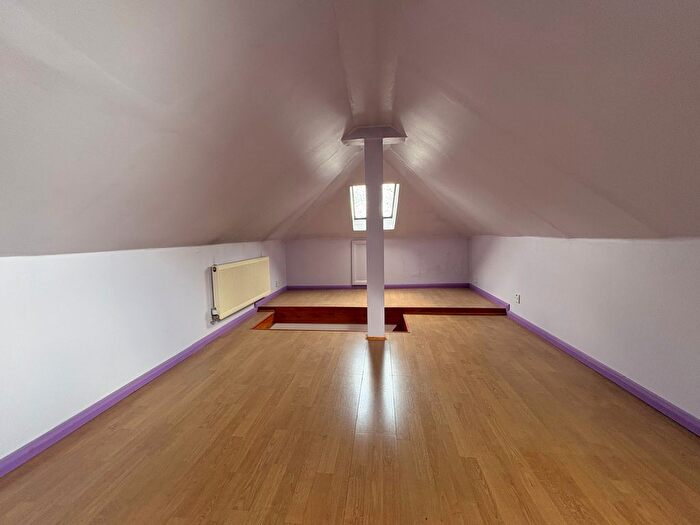 5 Bedroom Semi-Detached House To Rent In Nightingale Road, London, N9