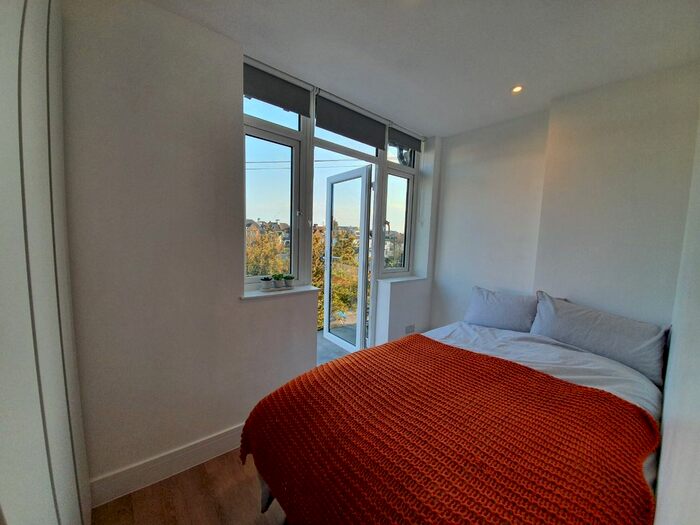 Studio To Rent In St Andrews Road, London NW11