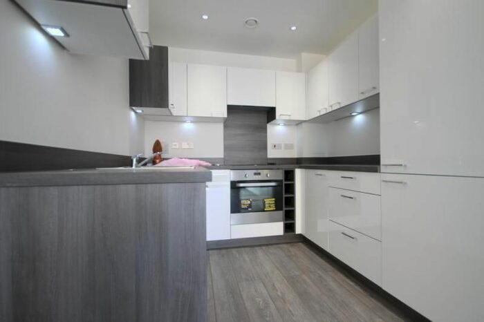 2 Bedroom Flat To Rent In Cabot Close, Croydon, CR0