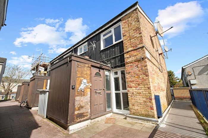 3 Bedroom Maisonette For Sale In Mallard Walk, Sidcup, DA14