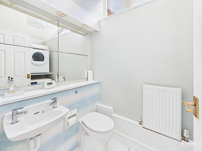3 Bedroom Terraced House For Sale In Charlwood, Croydon, CR0