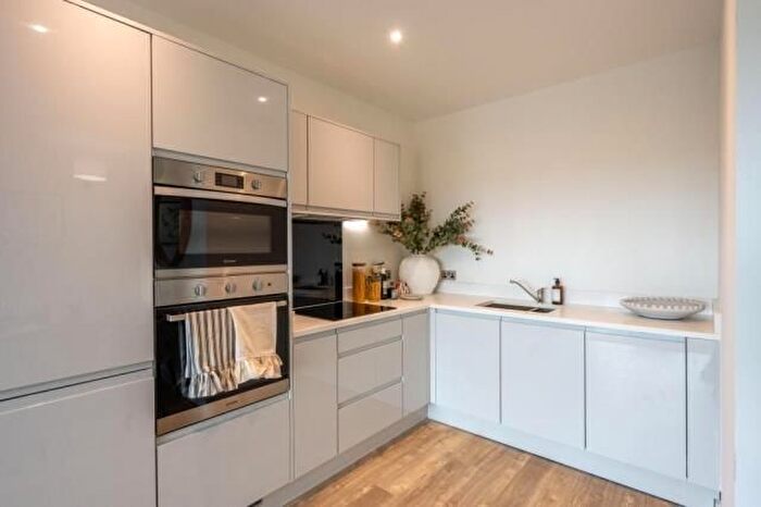 1 Bedroom Flat To Rent In Elmsleigh Road, Staines, TW18