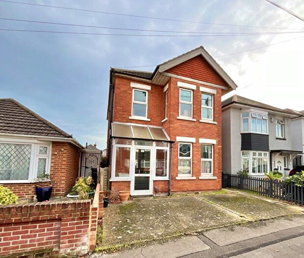 3 Bedroom Detached House For Sale In Beaufort Road, Southbourne, Bournemouth, BH6