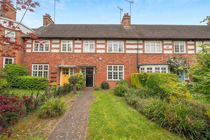 3 Bedroom Terraced House For Sale In Brentham Way, Ealing, W5