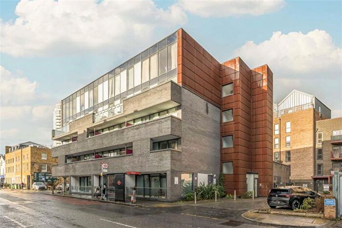 2 Bedroom Flat To Rent In Greenwich High Road, Greenwich, SE10