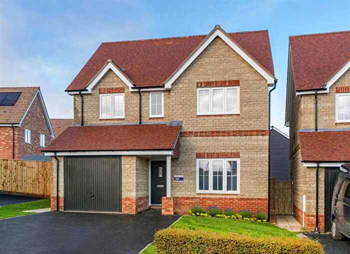 4 Bedroom Detached House For Sale In Godshill Village, PO38