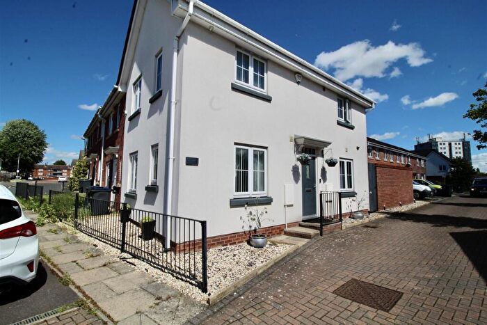3 Bedroom End Of Terrace House For Sale In Cole Way, Shard End, Birmingham, B34