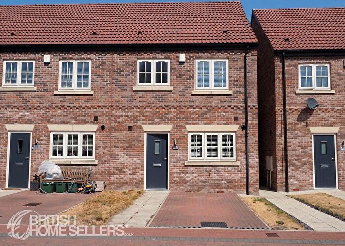 4 Bedroom End Terrace House For Sale In Wharf Crescent, Thorne, Doncaster, South Yorkshire, DN8