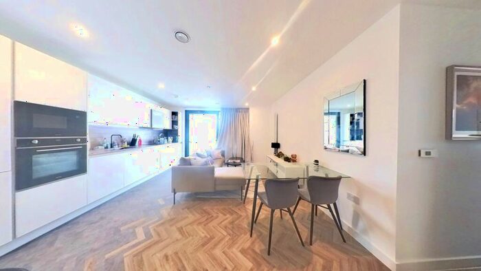 2 Bedroom Apartment To Rent In Skyline Apartments, Bromley By Bow, E3