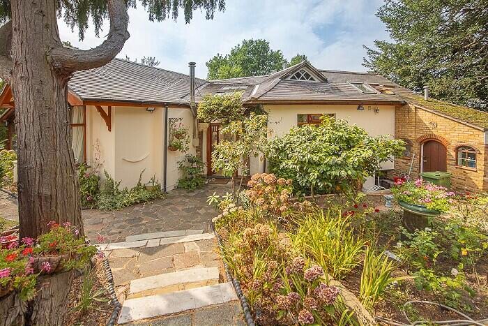 4 Bedroom Detached House For Sale In Liverpool Road, Kingston Upon Thames, KT2