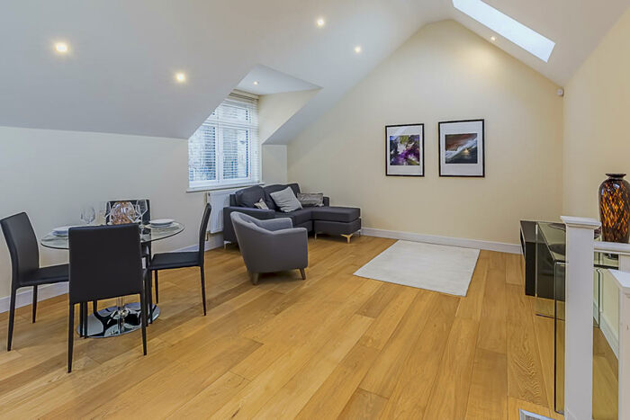 3 Bedroom House To Rent In Elfrida Close, South Woodford, Essex, IG8