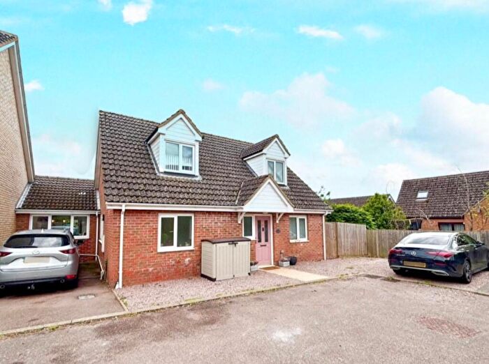 4 Bedroom Chalet For Sale In School Close, Lakenheath, Brandon, IP27