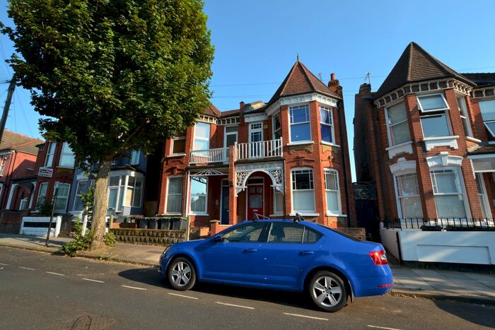 2 Bedroom Flat To Rent In Arcadian Gardens, London, N22