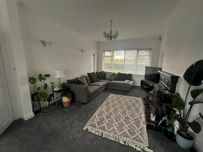 3 Bedroom Detached Bungalow To Rent In Oak Road, SK10