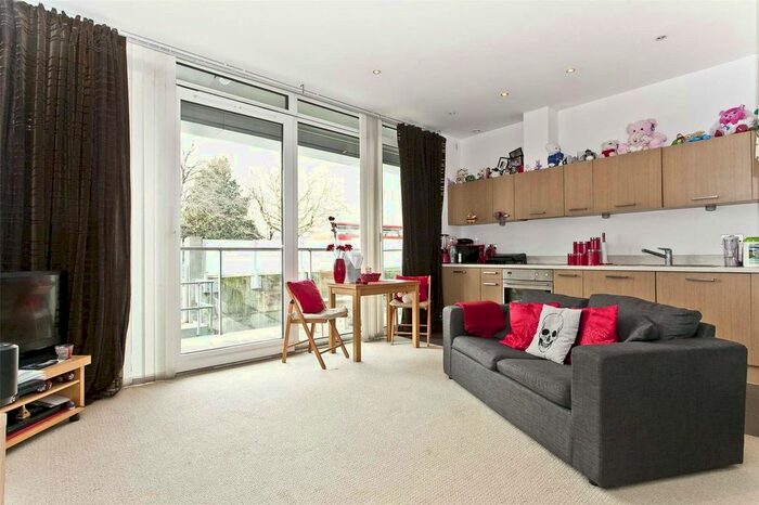 Studio To Rent In Oswald Building, Queenstown Road, London, SW11