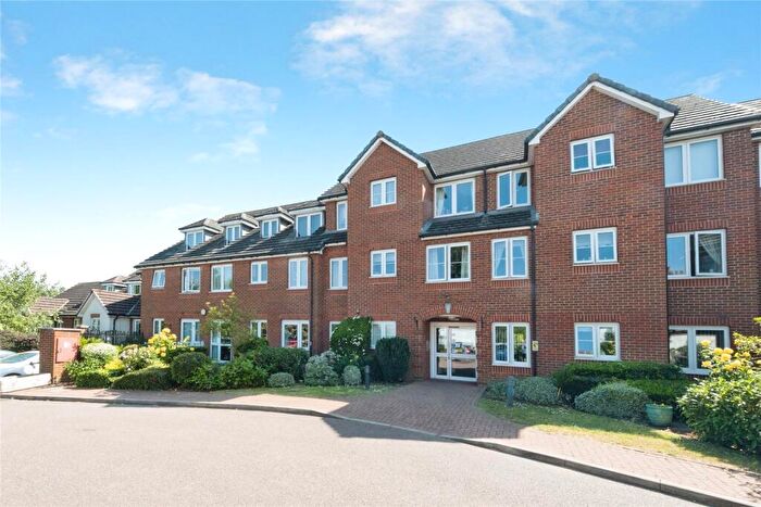 1 Bedroom Flat For Sale In Eden Court, Bletchley, Milton Keynes, Buckinghamshire, MK2