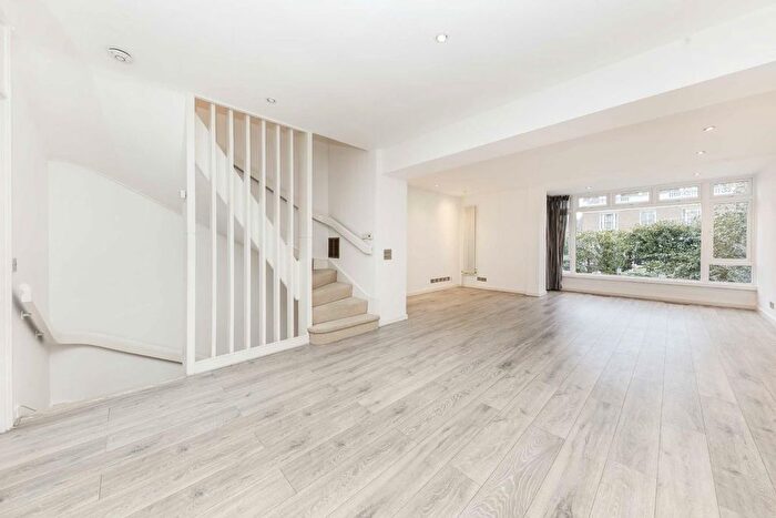 5 Bedroom Property To Rent In Woodsford Square, Notting Hill, W14