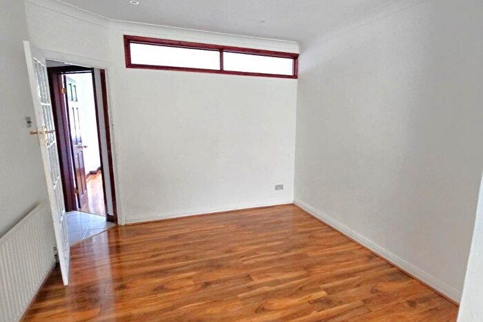 3 Bedroom Semi-Detached House To Rent In Wadham Gardens, Greenford, UB6