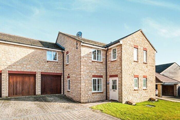 2 Bedroom Property To Rent In Knole Close, Swindon, SN25