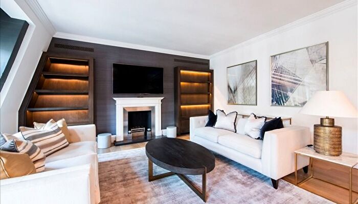 3 Bedroom Flat To Rent In Duke Street, W1K