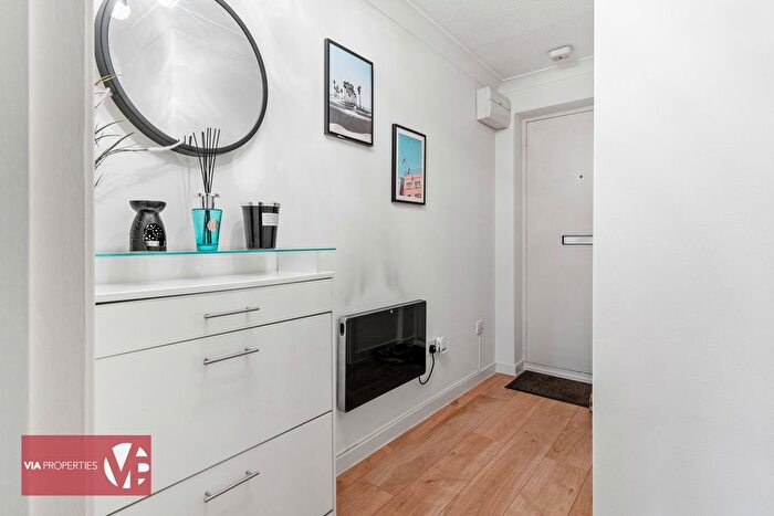 1 Bedroom Flat For Sale In Flamstead End Road, Waltham Cross, EN8