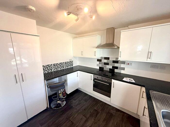 3 Bedroom Semi Detached House To Rent In Greenwich Drive South, DE22