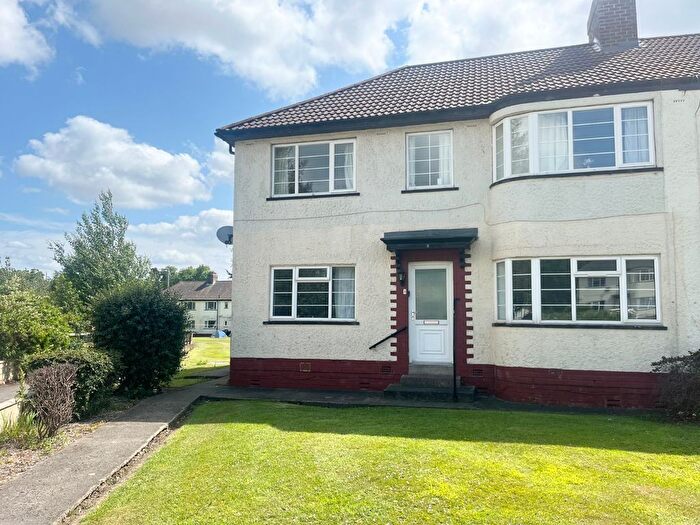 2 Bedroom Flat To Rent In Redesdale Gardens, Leeds, West Yorkshire, LS16