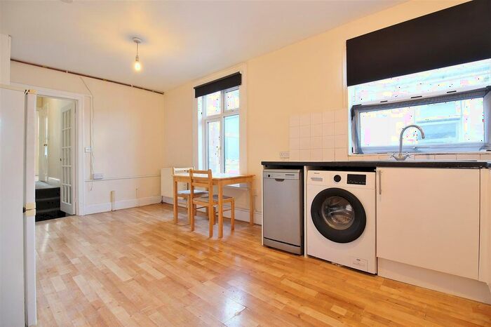 2 Bedroom Flat To Rent In Cecil Road, Hounslow, TW3