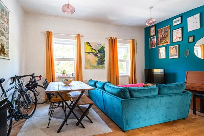 2 Bedroom Apartment For Sale In Norwood Road, London, SE24