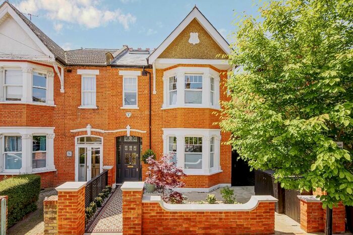 5 Bedroom Semi-Detached House To Rent In Grove Avenue, Hanwell, London, W7