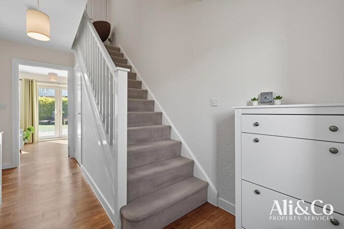 2 Bedroom Detached House For Sale In Woodside Close, Grays, RM16