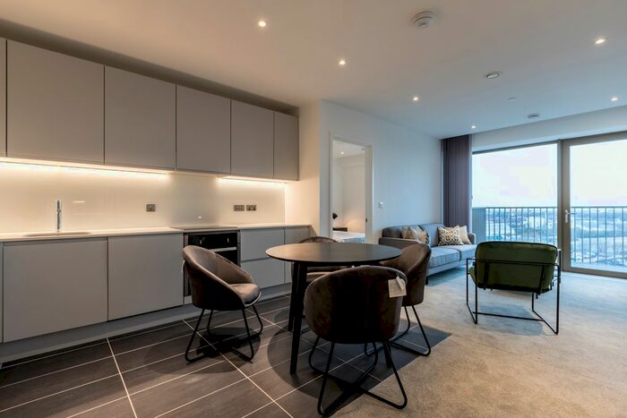 2 Bedroom Flat To Rent In The Crescent, Salford M5