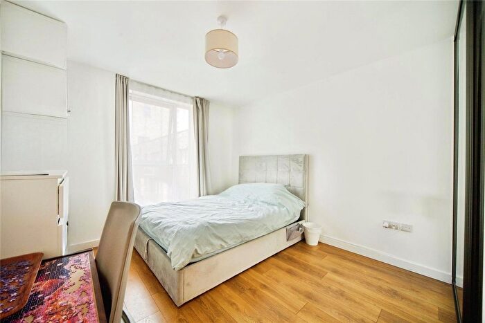 1 Bedroom Flat For Sale In Mahindra Way, Beckton, London, E6