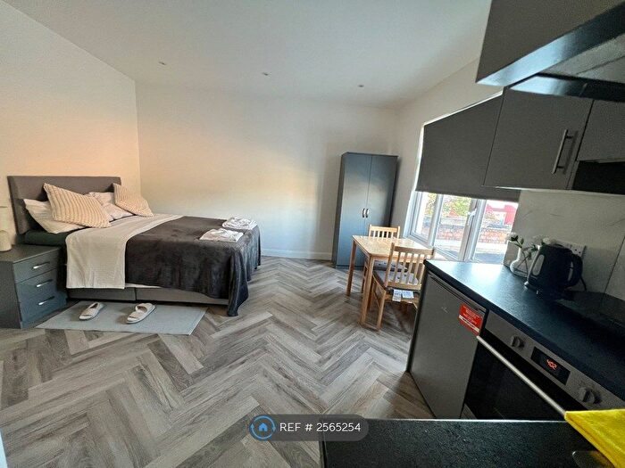 Studio To Rent In Princes Avenue, London, N13