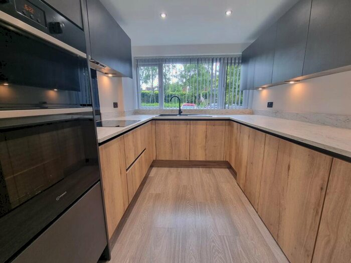 3 Bedroom Apartment To Rent In Pinewoods Court, Hagley, Stourbridge, DY9