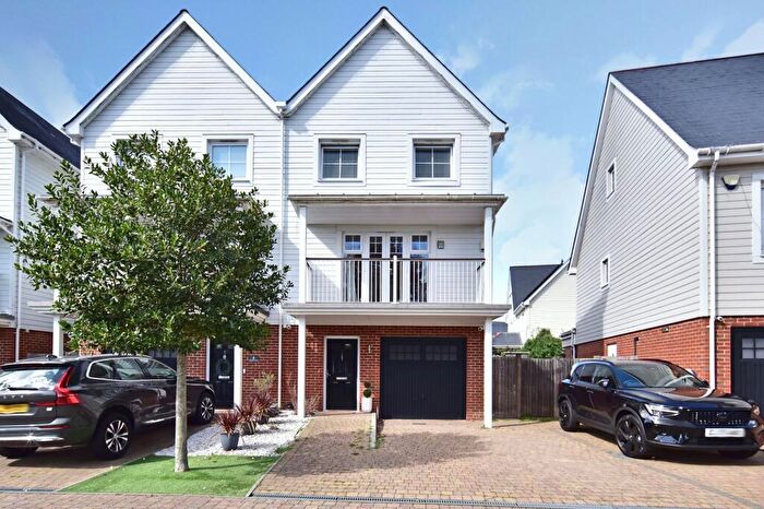 4 Bedroom Semi-Detached House For Sale In Whitby Close, Snodland, ME6