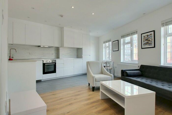 4 Bedroom Maisonette To Rent In Tudor Way, Southgate, N14