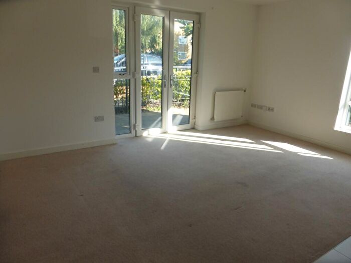 1 Bedroom Flat To Rent In Cedars Avenue, Mitcham, CR4