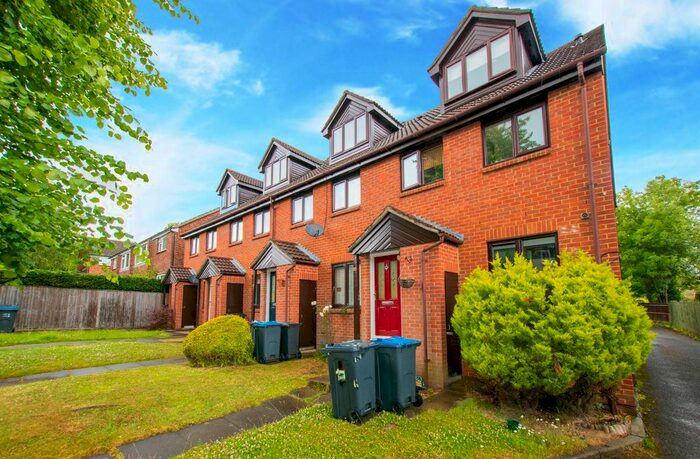 1 Bedroom Flat To Rent In Clovelly Gardens, London, SE19