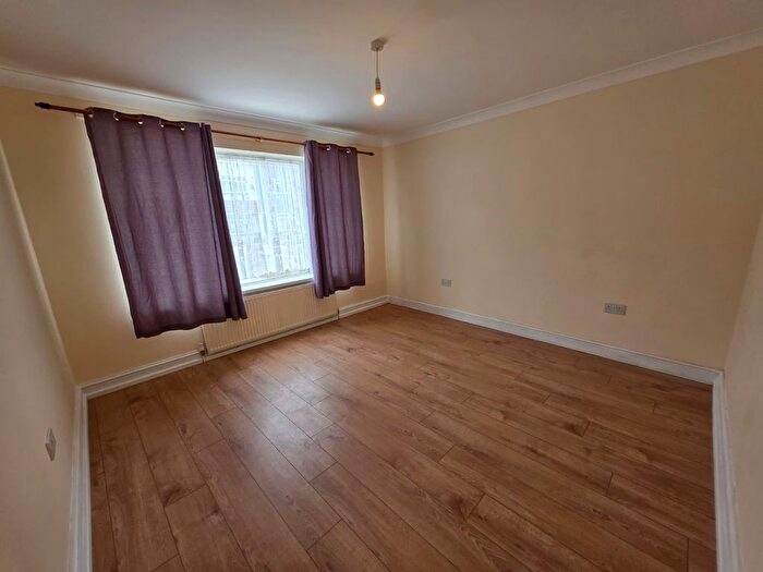 5 Bedroom Semi-Detached House To Rent In Gledwood Avenue, Hayes, Middlesex, UB4