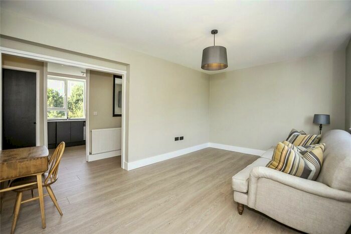 2 Bedroom Flat To Rent In Wythfield Road, London, SE9