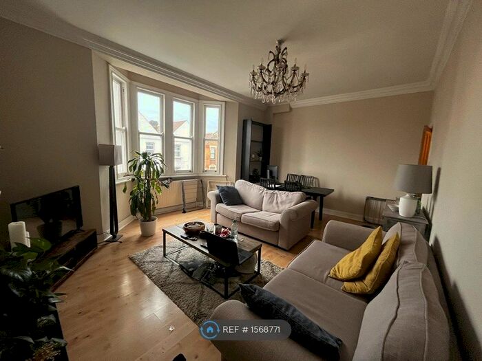 2 Bedroom Flat To Rent In Green Lanes, London, N4