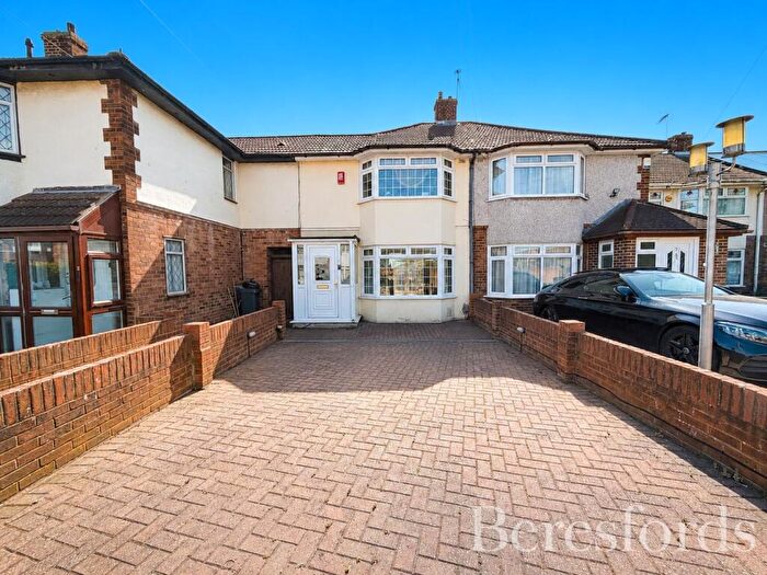 2 Bedroom Terraced House For Sale In Esmond Close, Rainham, RM13