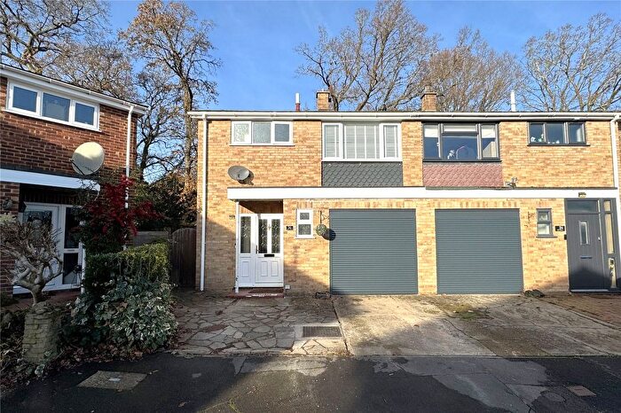 3 Bedroom Semi Detached House For Sale In Dart Road, Farnborough, Hampshire, GU14